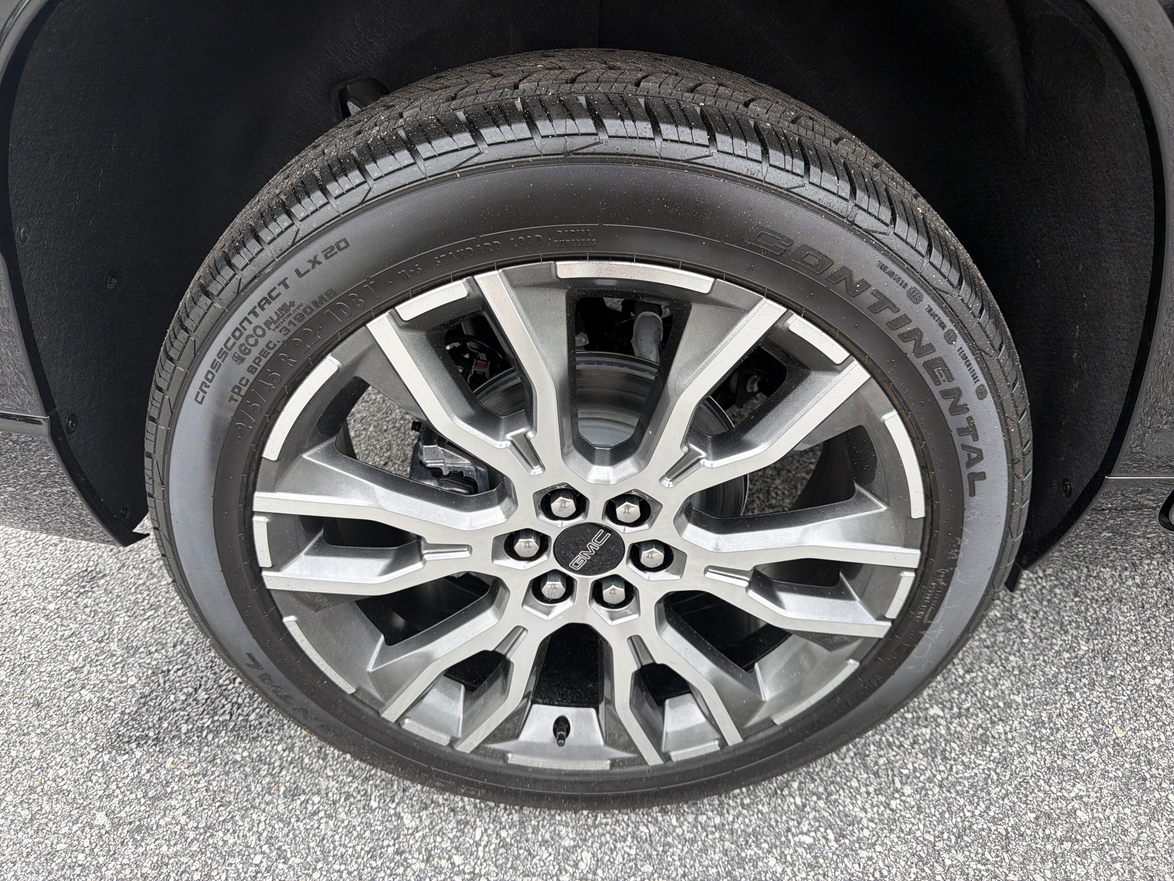 New 2027 GMC Acadia Denali Ultimate w/ LPO, Floor Liner Package FWD image 18