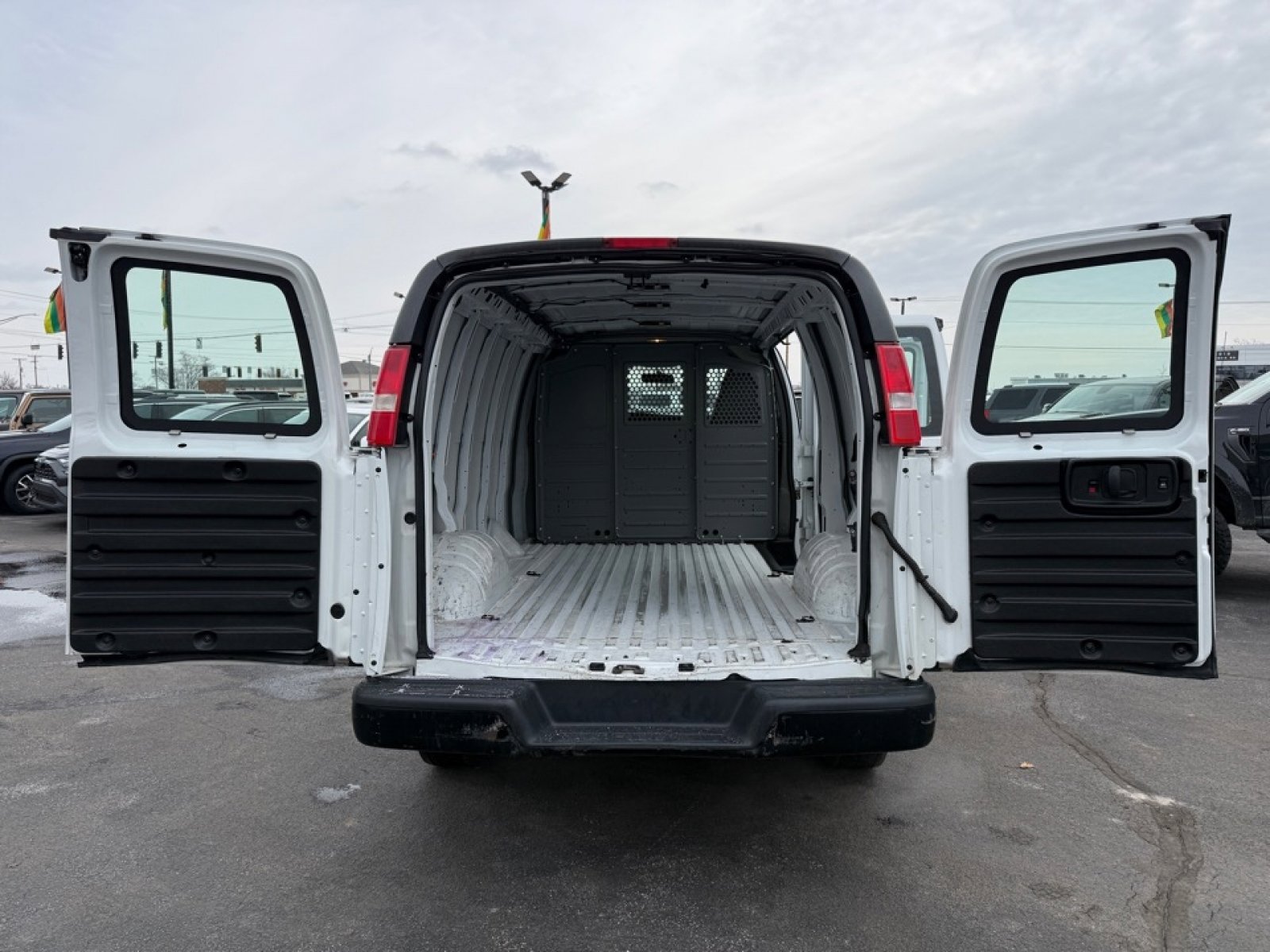 Used 2018 Chevrolet Express 2500 w/ Driver Convenience Package image 16