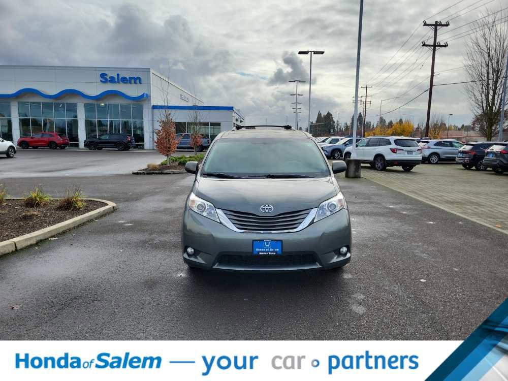 Used 2014 Toyota Sienna XLE image 6