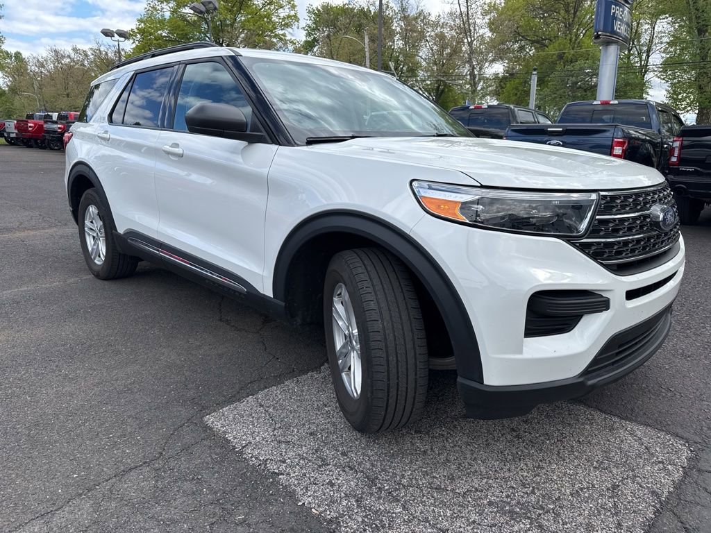 Used 2023 Ford Explorer XLT AWD/4WD image 3