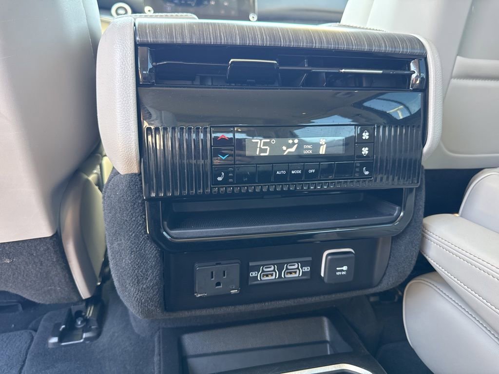 Certified 2023 Jeep Wagoneer Series III w/ Preferred Equipment Group image 23