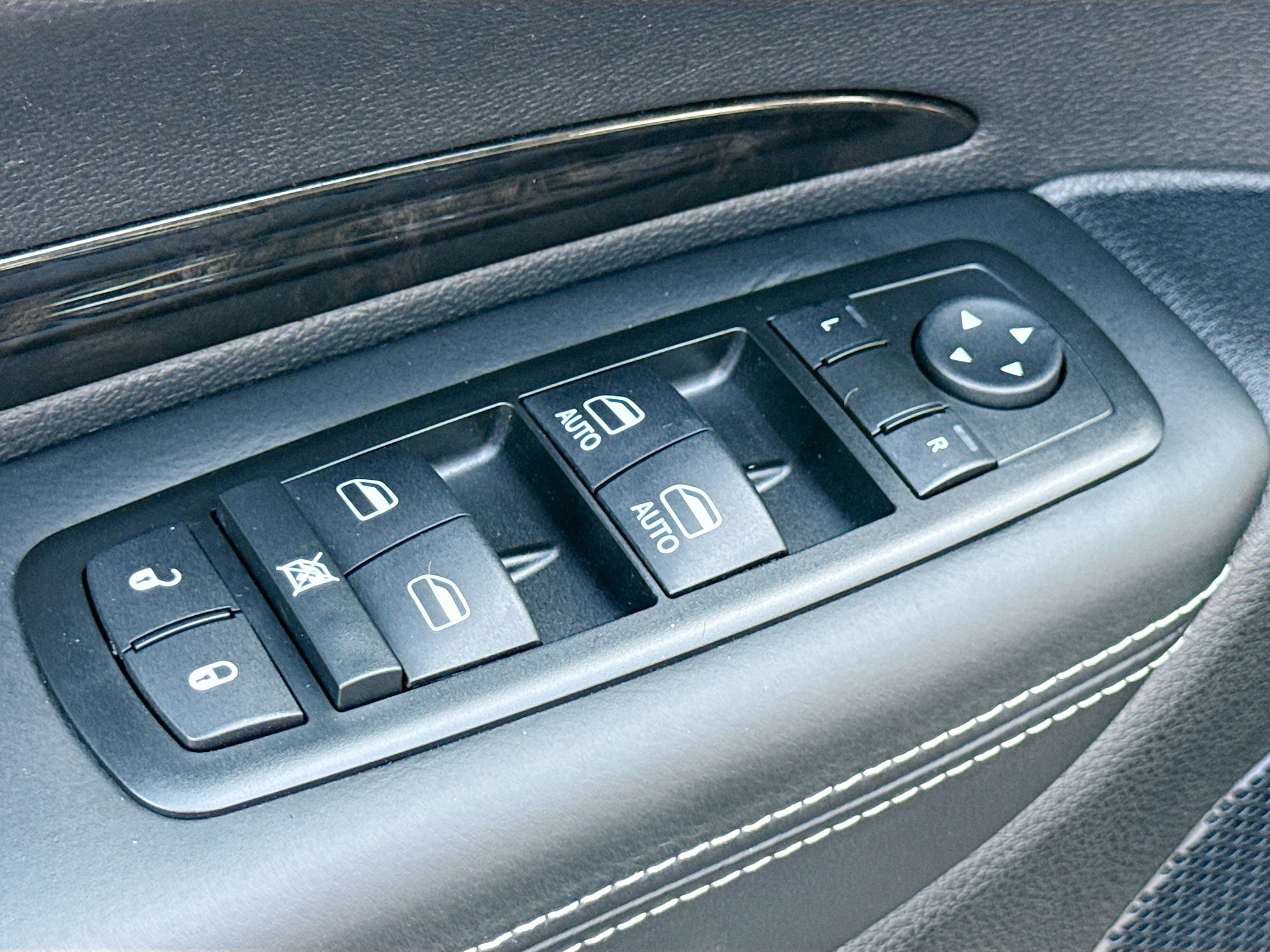 Used 2015 Dodge Durango Citadel w/ Technology Group AWD/4WD image 8