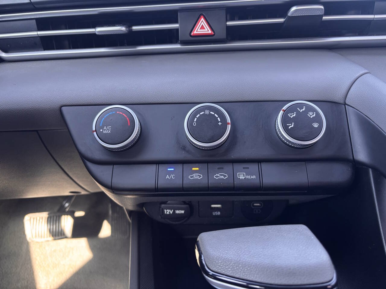 Used 2025 Hyundai Elantra SE FWD image 31