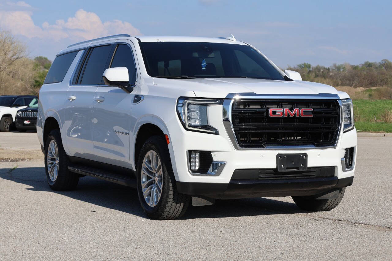 Used 2022 GMC Yukon XL SLE w/ Gmc Pro Safety Plus Package AWD/4WD image 4