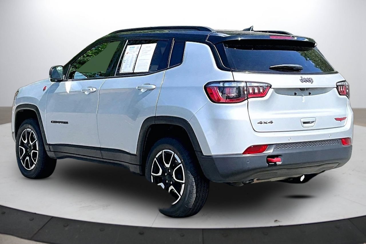 Used 2024 Jeep Compass Trailhawk AWD/4WD image 7