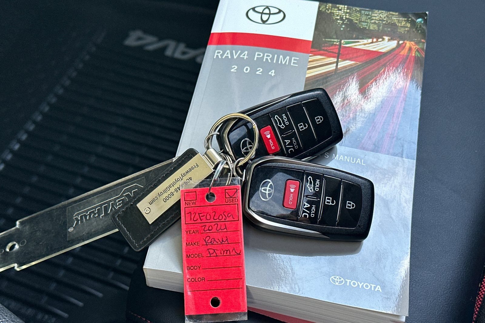 Used 2024 Toyota RAV4 XSE w/ Weather Package AWD/4WD image 11