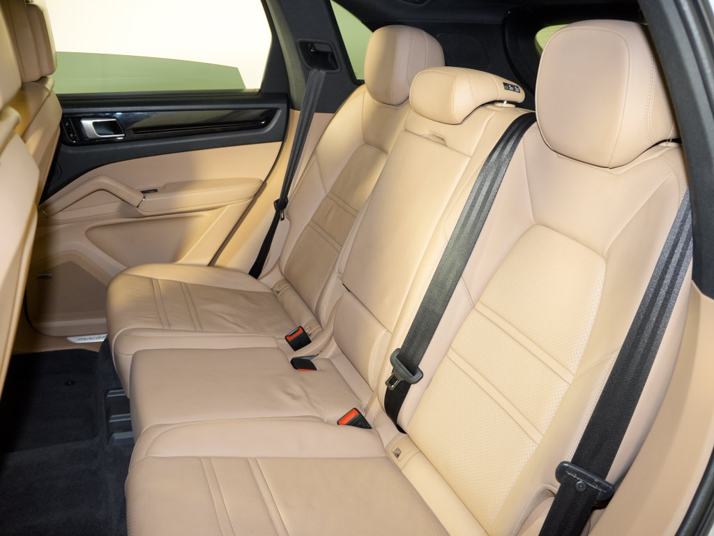 Certified 2020 Porsche Cayenne S AWD/4WD image 38