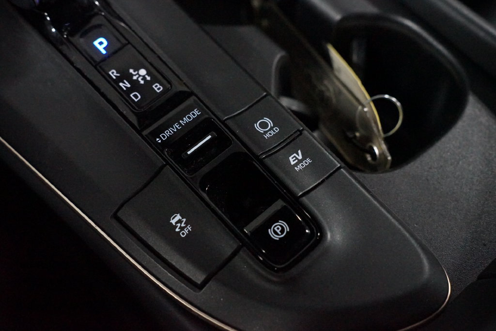 Certified 2023 Toyota Crown AWD/4WD image 23