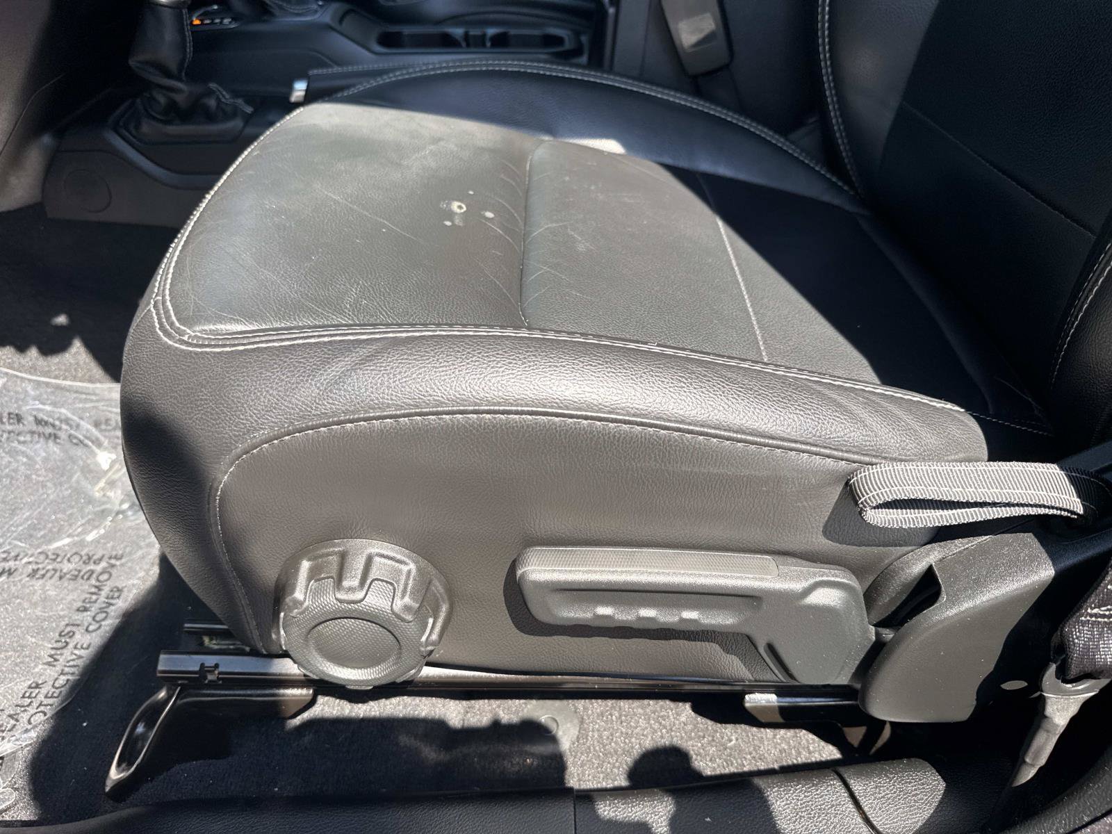 Used 2018 Jeep Wrangler Unlimited Sahara AWD/4WD image 19