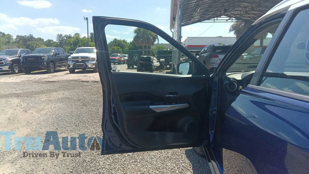 Used 2019 Nissan Kicks SR w/ SR Premium Package FWD image 17