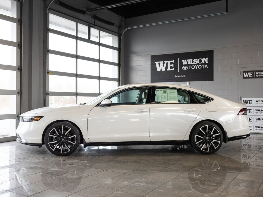 Used 2023 Honda Accord Touring image 1