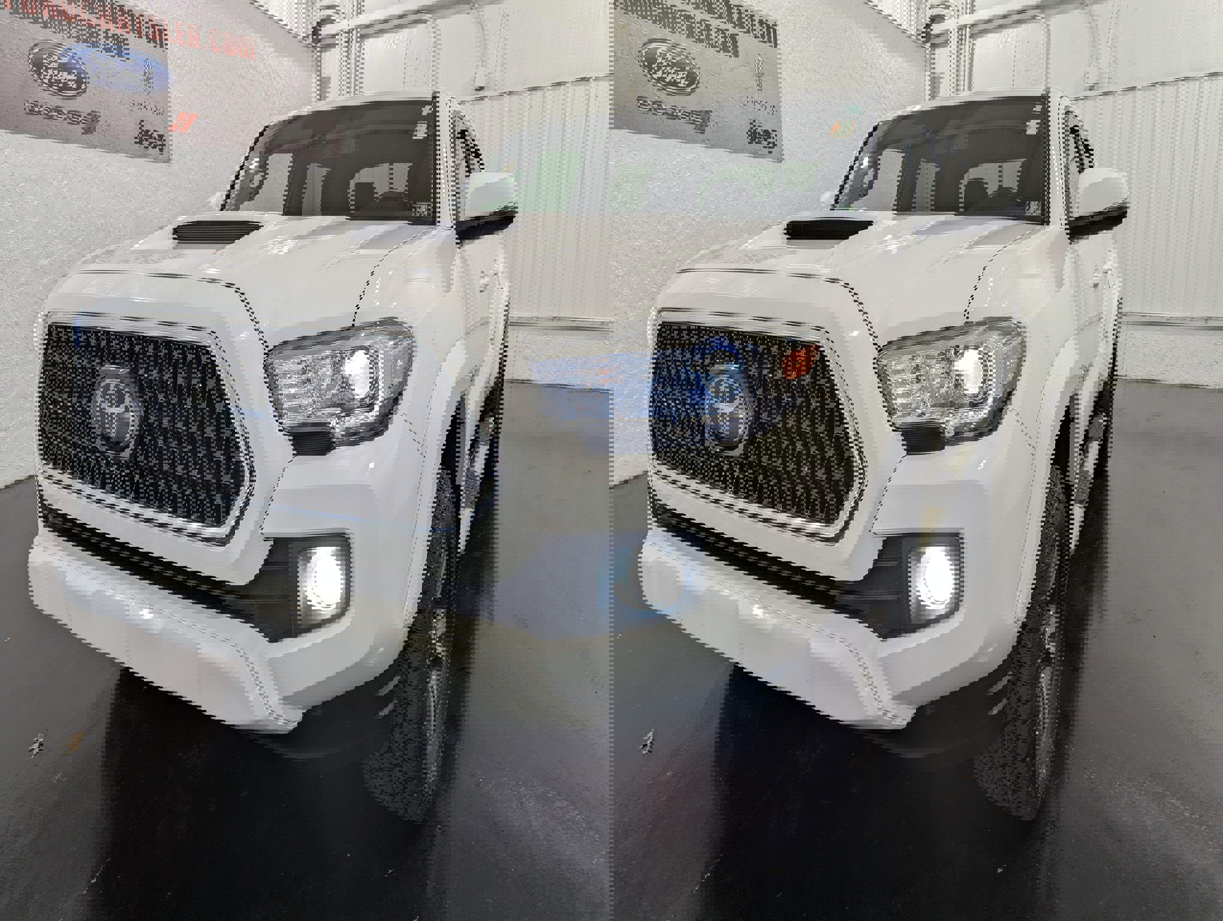 Used 2018 Toyota Tacoma SR image 3