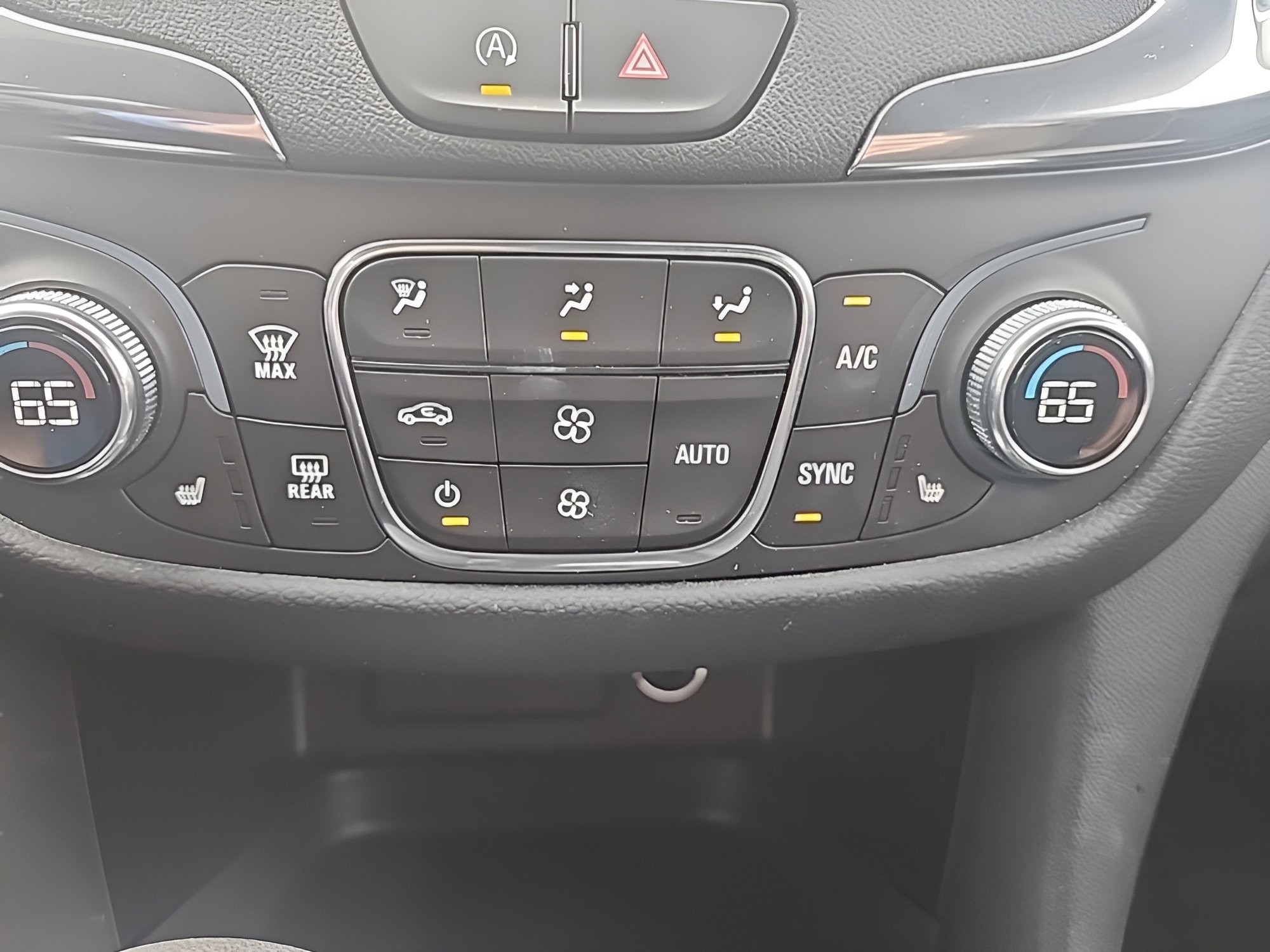 Certified 2023 Chevrolet Equinox LT FWD image 21