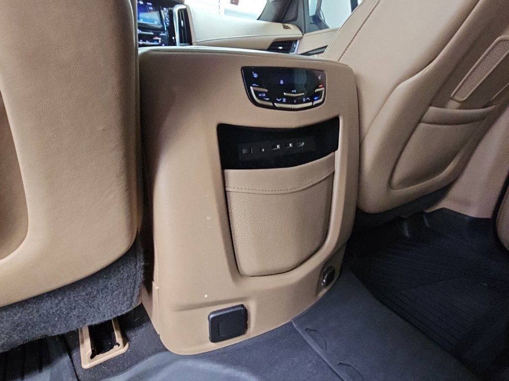 Used 2019 Cadillac Escalade ESV Platinum RWD image 37