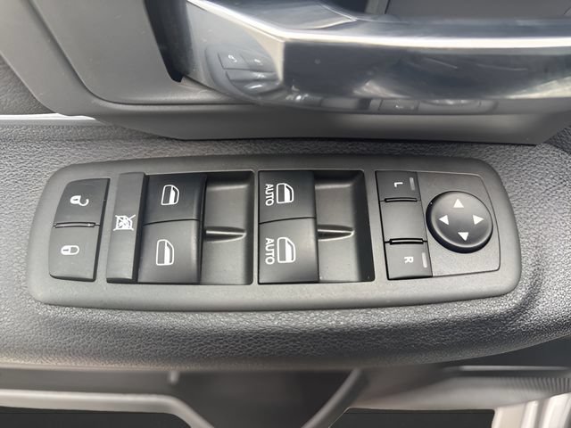 Used 2022 RAM 1500 Classic SLT w/ Trailer Tow Group AWD/4WD image 13