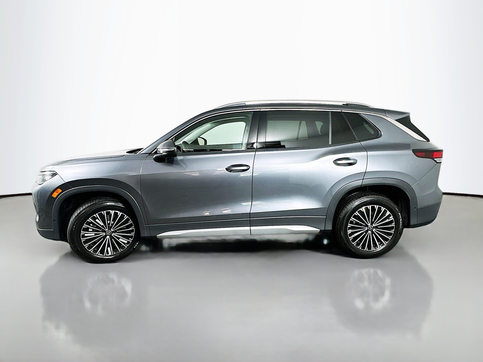 New 2026 Volkswagen Tiguan S AWD/4WD image 4