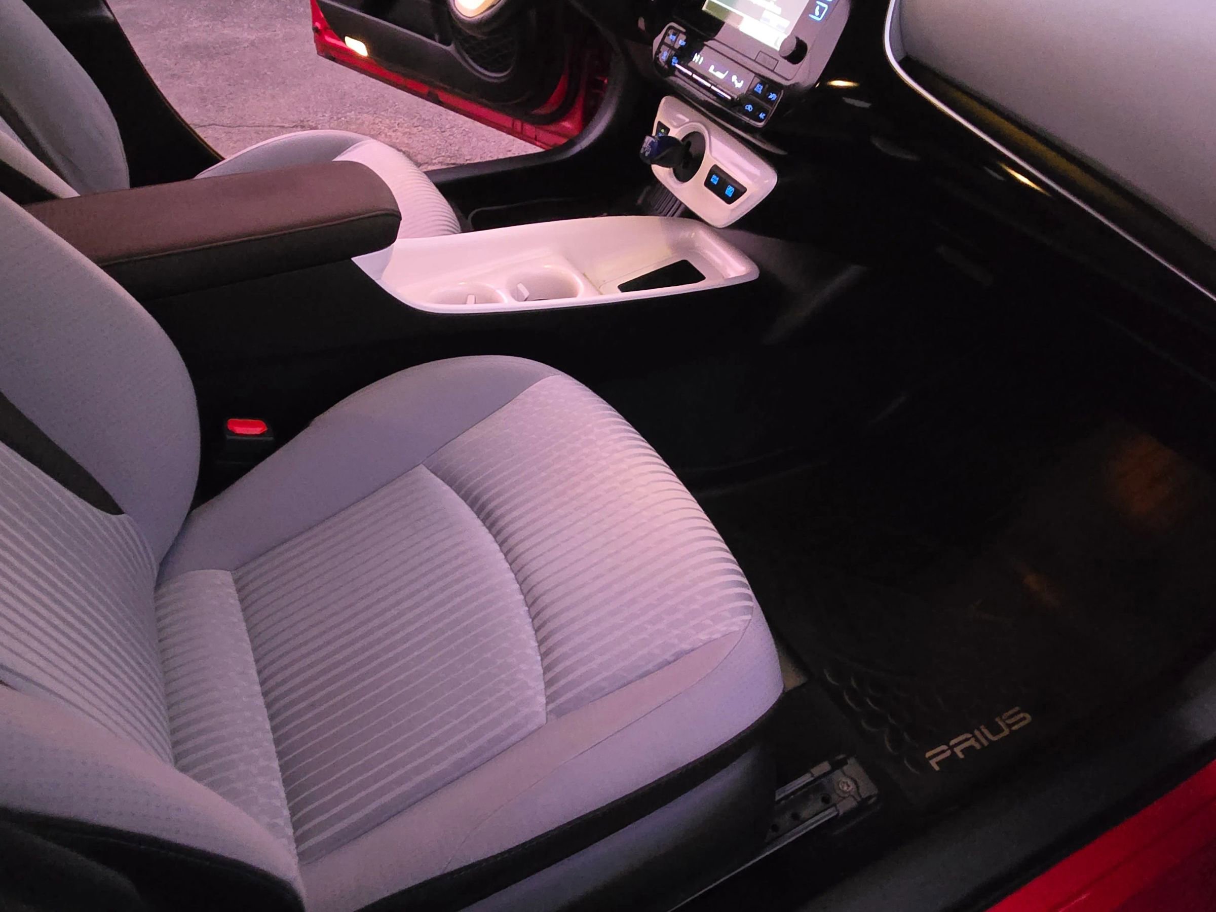 Used 2017 Toyota Prius Three image 60