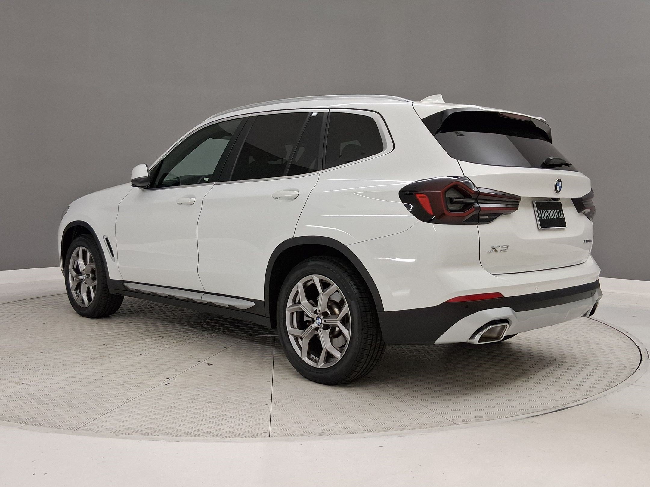 Used 2023 BMW X3 xDrive30i w/ Convenience Package w/ZPA AWD/4WD image 3