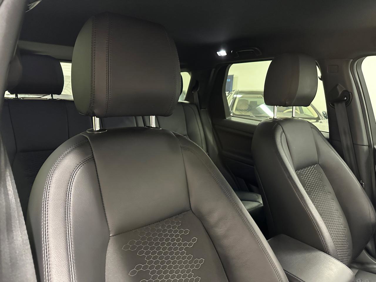 Used 2019 Land Rover Discovery Sport SE image 24