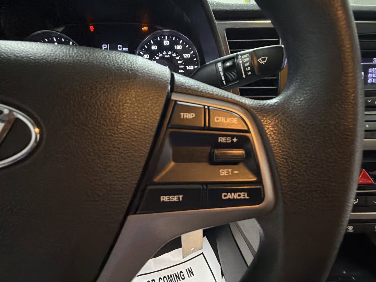 Used 2017 Hyundai Elantra SE FWD image 17