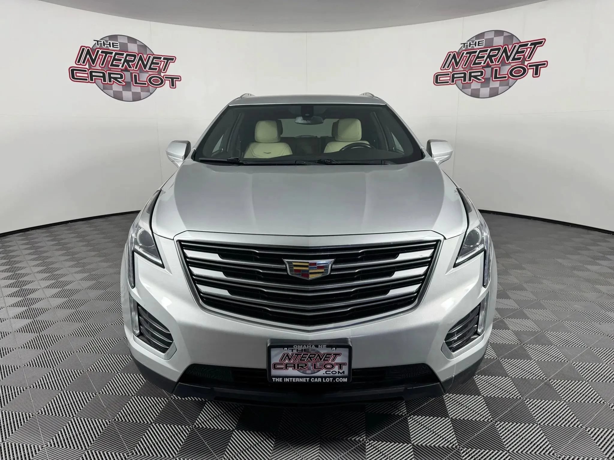 Used 2018 Cadillac XT5 AWD image 2