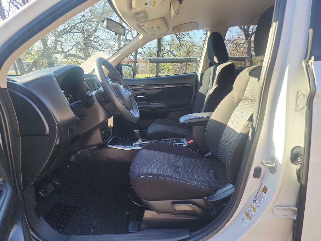 Used 2019 Mitsubishi Outlander ES image 11