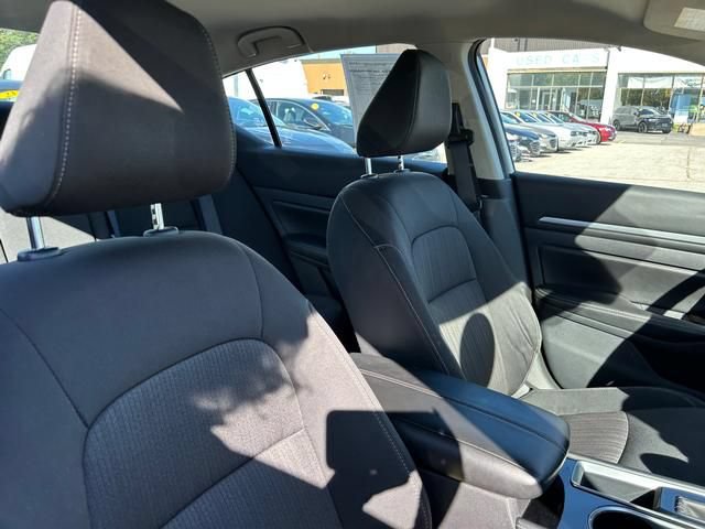 Used 2023 Nissan Altima 2.5 SV FWD image 32