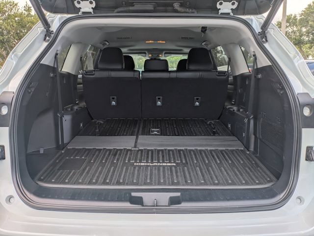 Used 2023 Toyota Highlander XLE AWD/4WD image 13