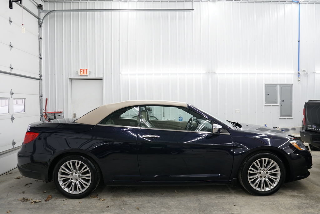 Used 2012 Chrysler 200 Limited FWD image 17