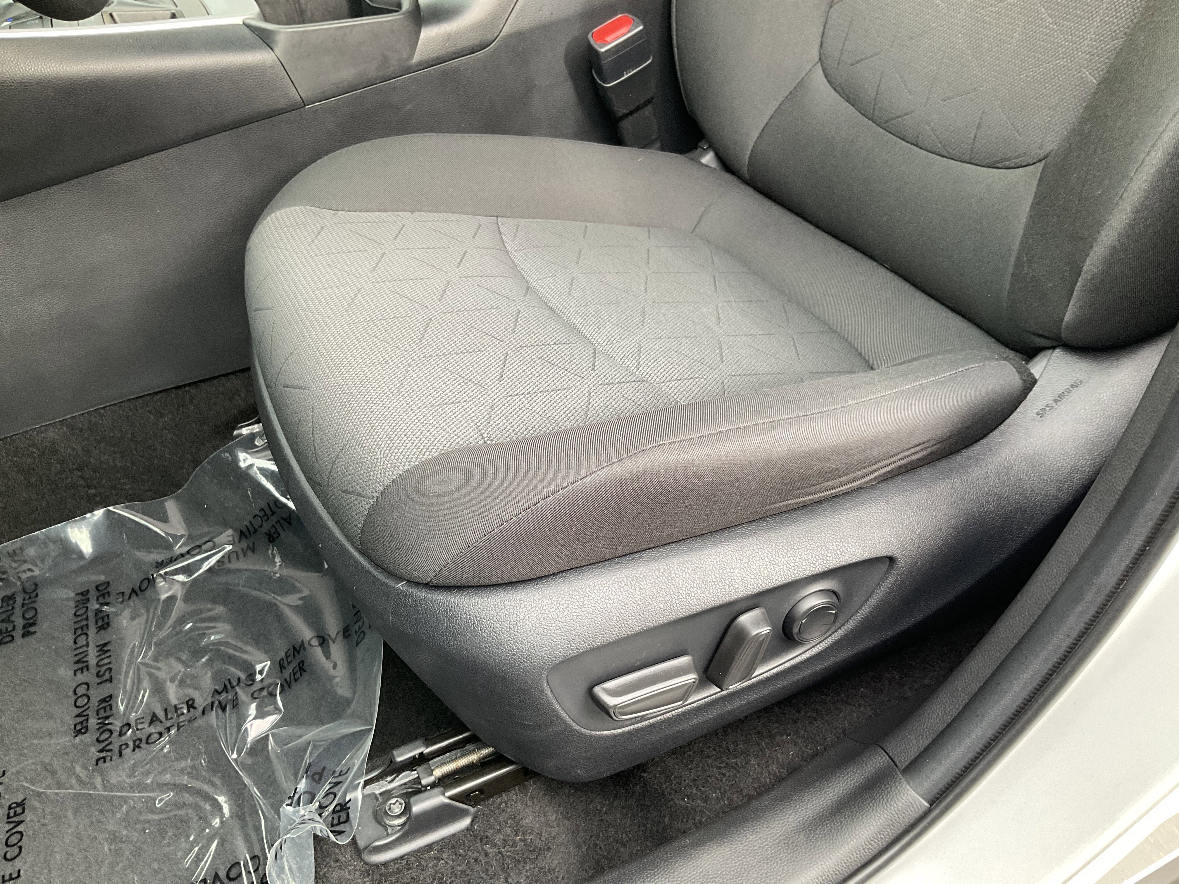 Used 2021 Toyota RAV4 XLE w/ XLE Grade Weather Package AWD/4WD image 29