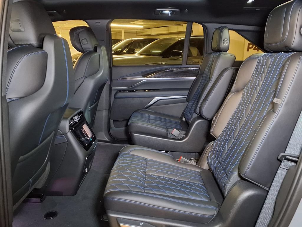 New 2026 Cadillac Escalade IQ Sport 1 w/ LPO, Floor Liner Package AWD/4WD image 12
