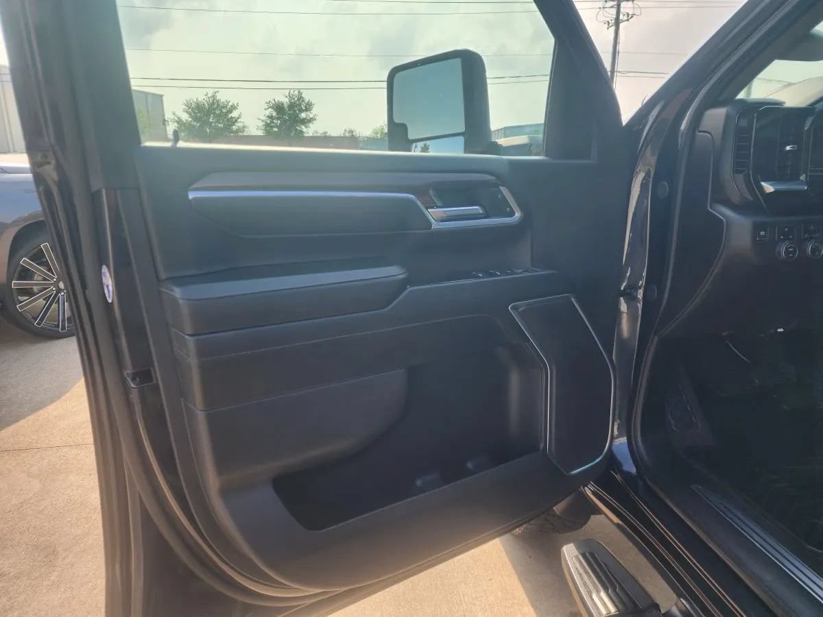 Used 2024 Chevrolet Silverado 2500 LT AWD/4WD image 9