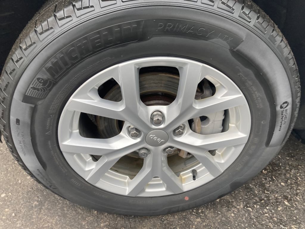 Used 2023 Jeep Grand Cherokee Limited w/ Luxury Tech Group II image 31