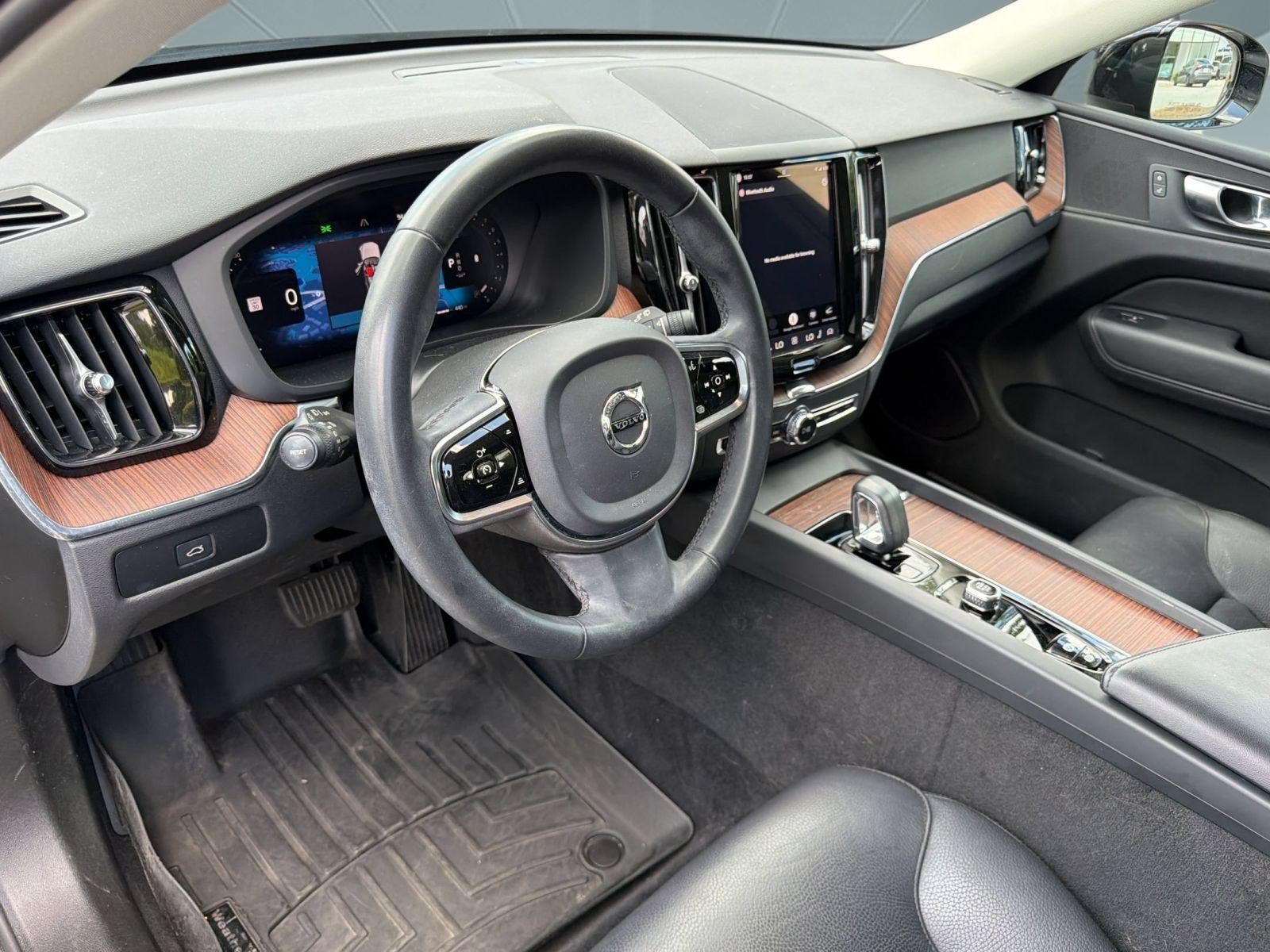 Certified 2024 Volvo XC60 B5 Plus AWD/4WD image 4