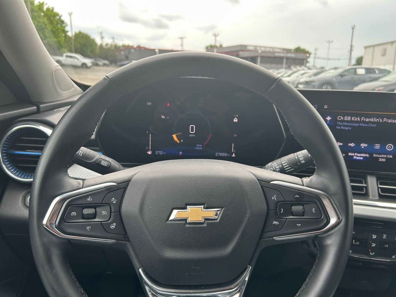 Used 2025 Chevrolet Trax LT w/ LT Convenience Package FWD image 29