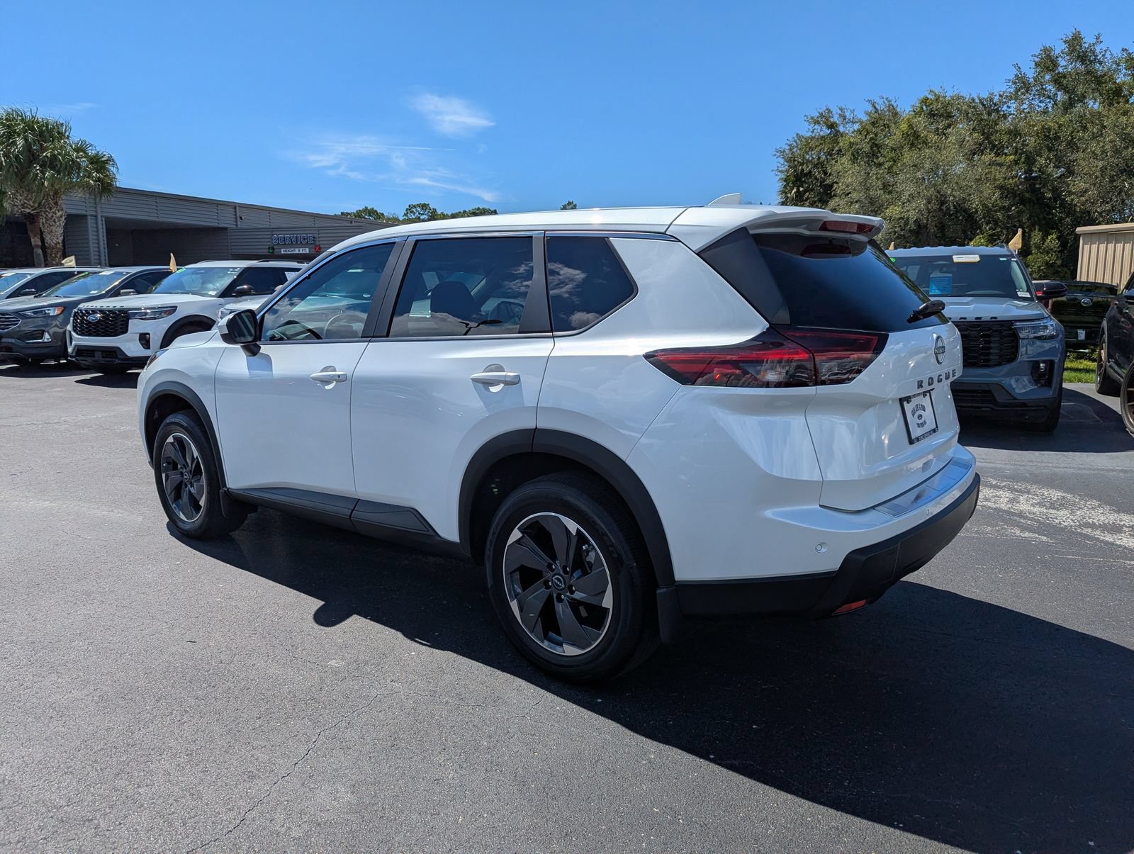 Used 2025 Nissan Rogue SV FWD image 8
