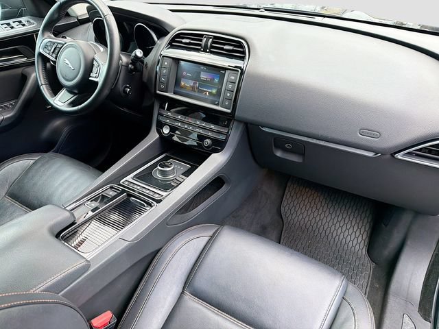 Used 2018 Jaguar F-PACE Prestige AWD/4WD image 29