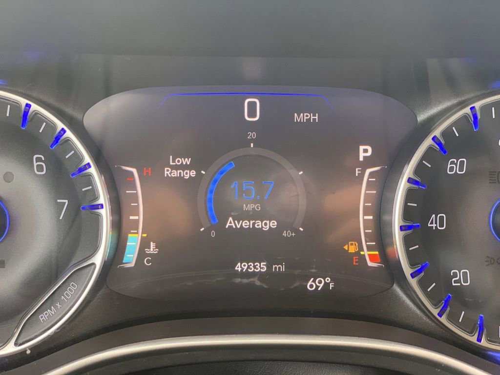 Used 2022 Chrysler Pacifica Touring-L image 9