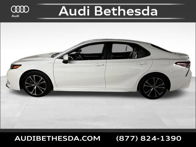 Used 2018 Toyota Camry SE w/ Moonroof Package image 3