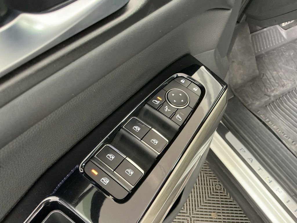 Used 2023 Nissan Pathfinder Platinum image 21