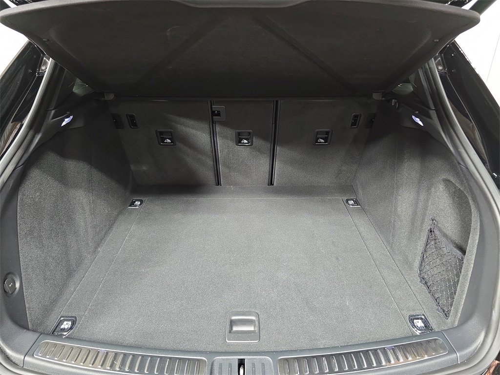 Used 2025 Porsche Macan image 25