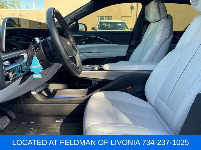 Used 2024 Cadillac Lyriq Luxury AWD/4WD image 6