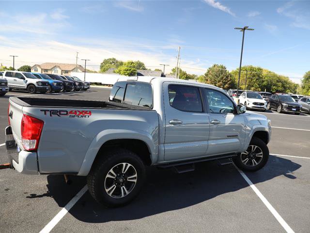 Used 2019 Toyota Tacoma TRD Sport AWD/4WD image 2