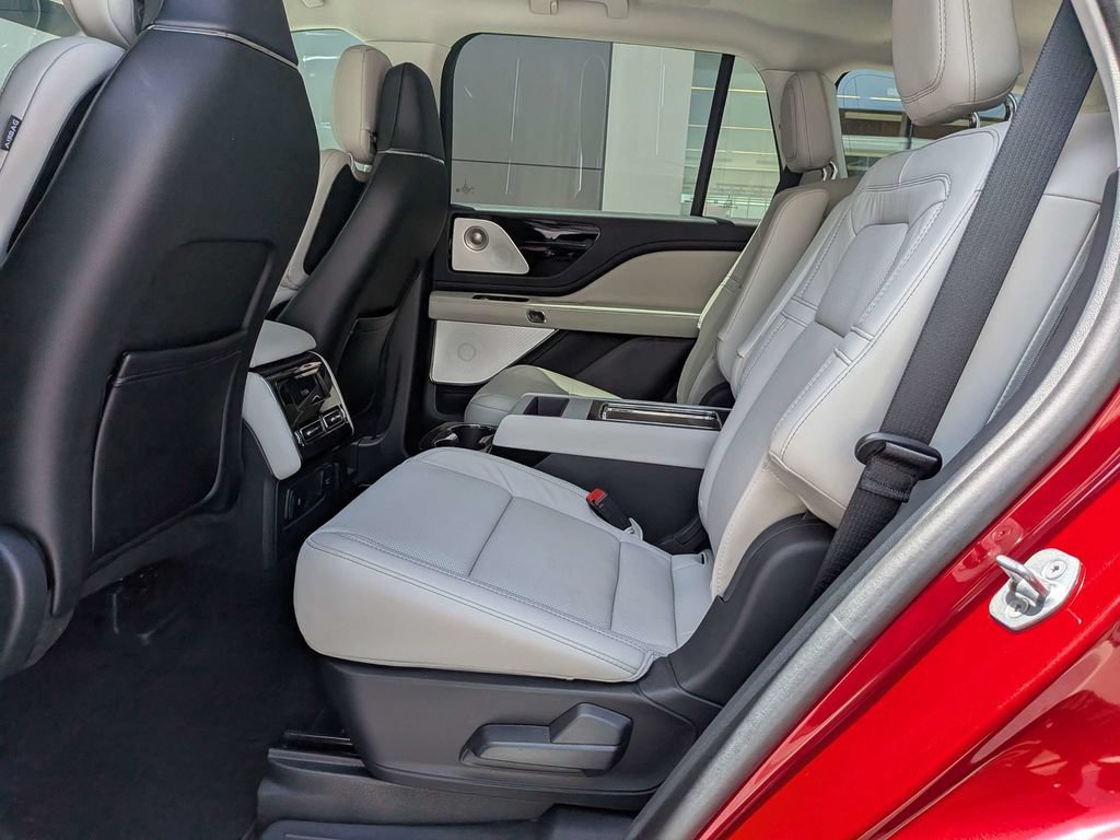 Certified 2025 Lincoln Aviator Reserve w/ Luxury Package AWD/4WD image 15