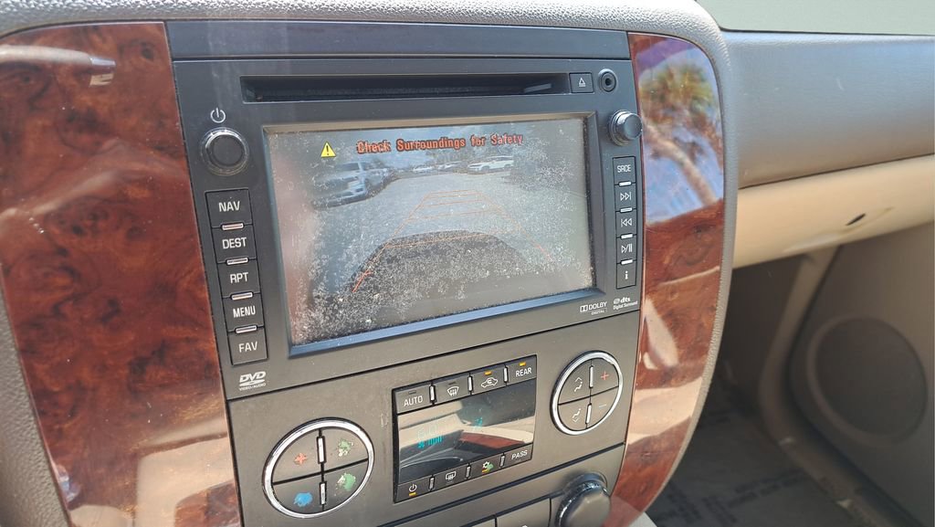 Used 2013 Chevrolet Suburban LTZ image 28