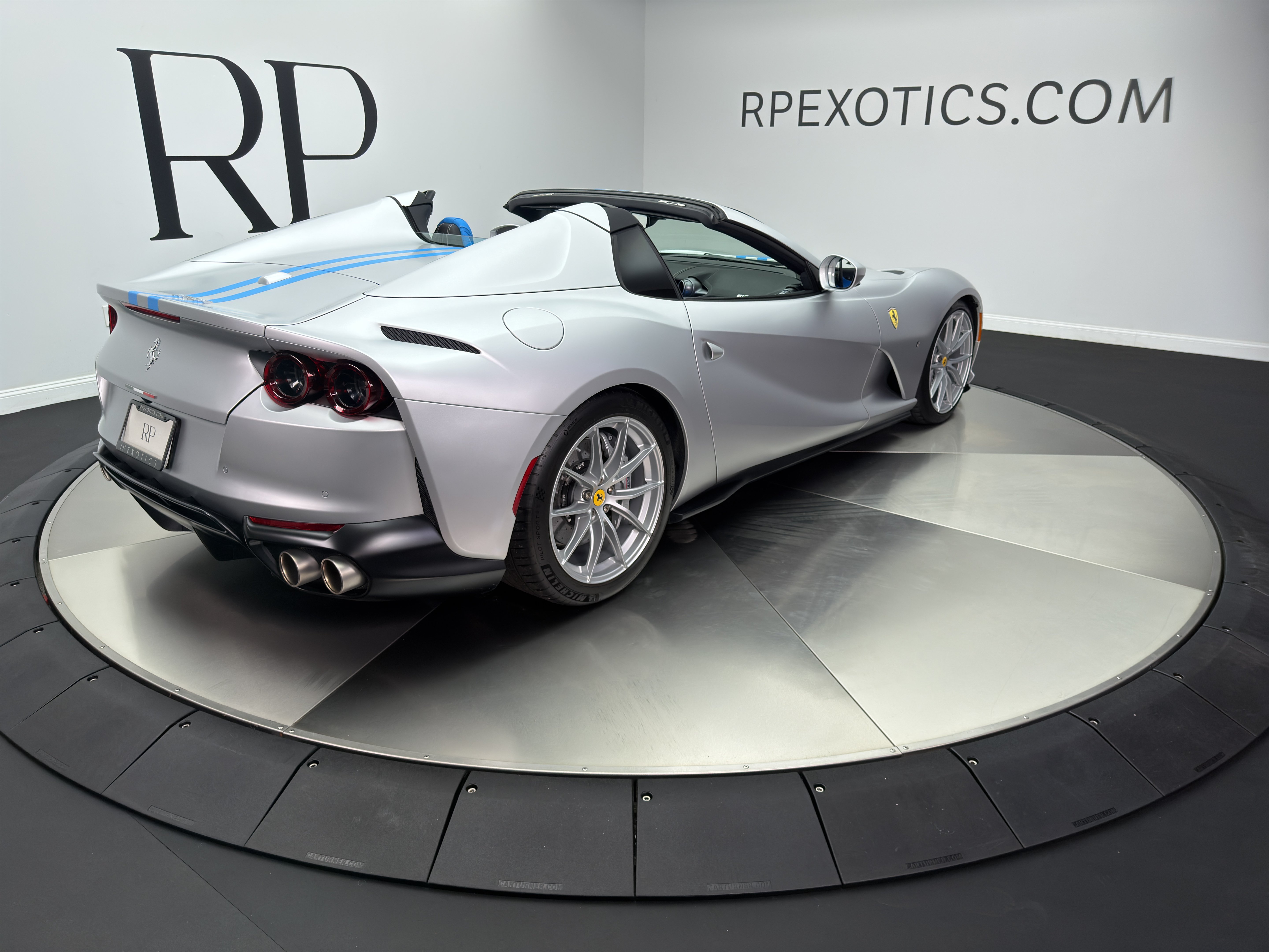 Used 2023 Ferrari 812 GTS RWD image 9