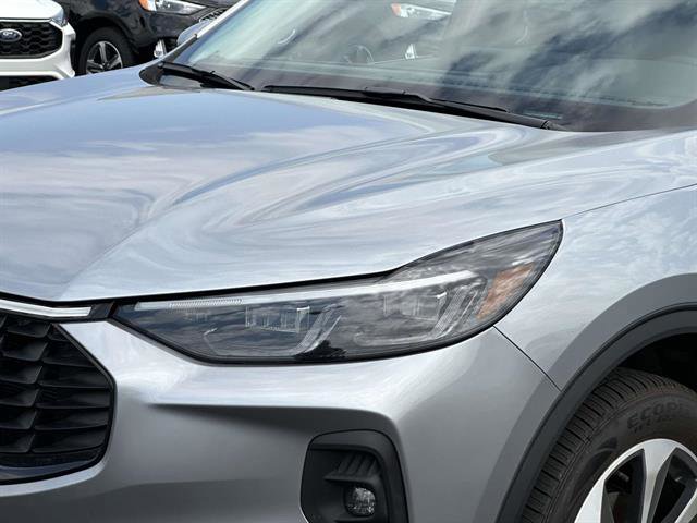 Used 2024 Ford Escape Platinum AWD/4WD image 7