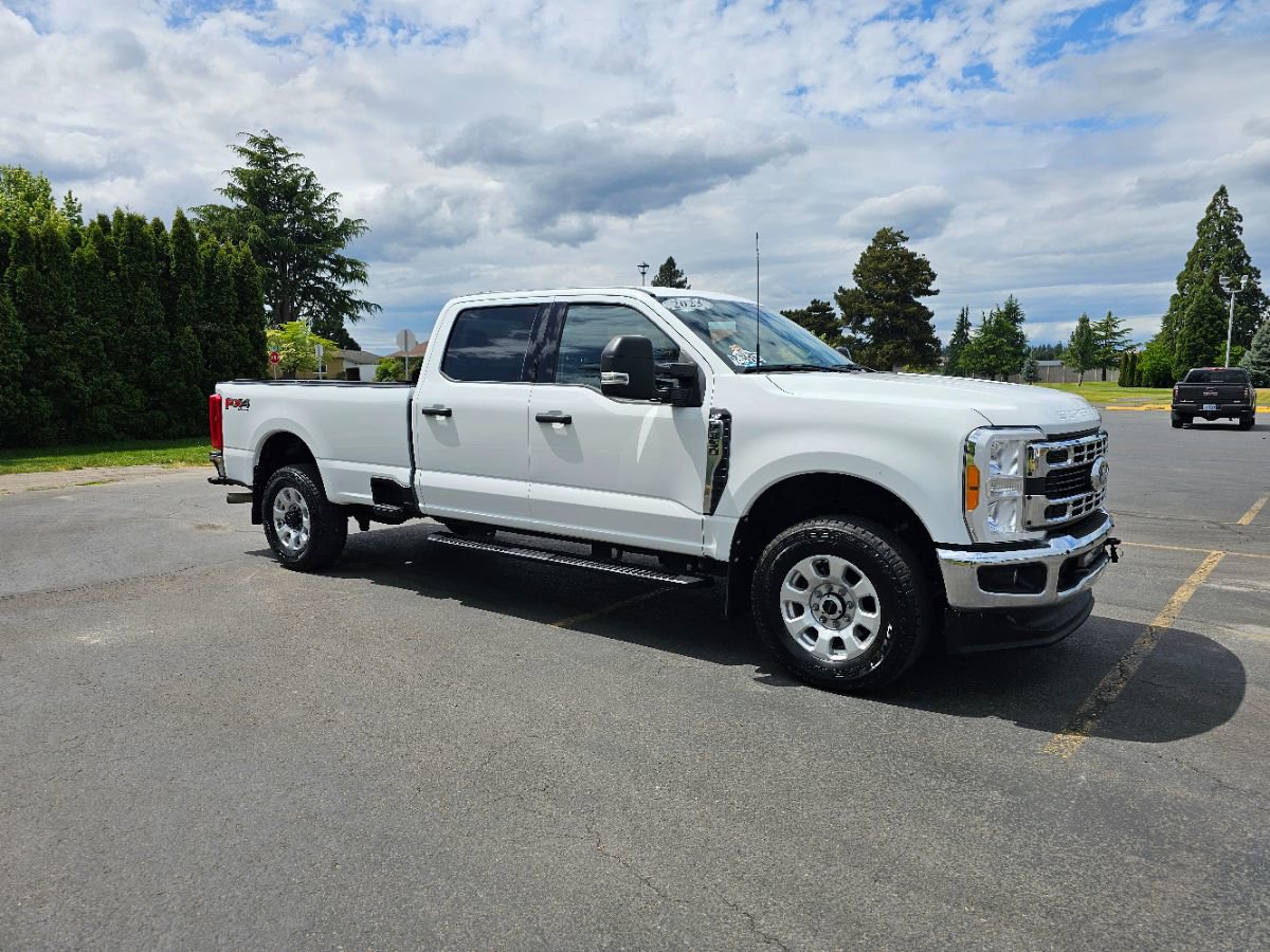 Used 2023 Ford F350 XLT w/ FX4 Off-Road Package image 4