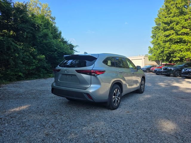 Used 2020 Toyota Highlander XLE FWD image 4