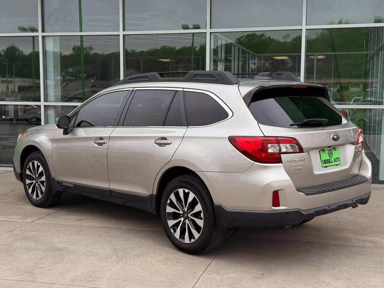 Used 2017 Subaru Outback 3.6R Limited AWD/4WD image 5